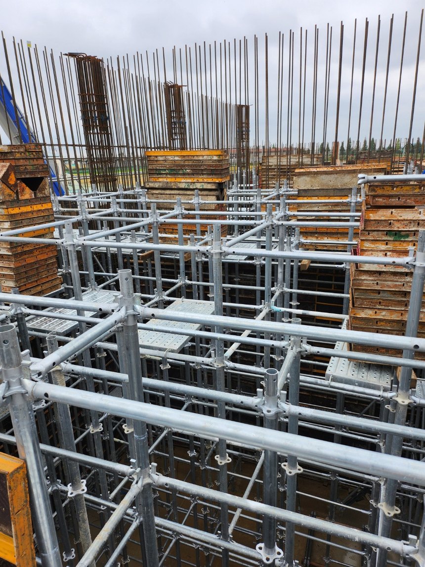 Braced shoring towers in Iksan City